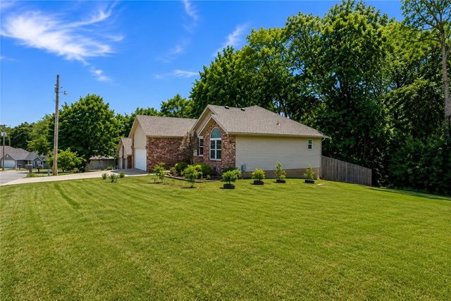 2 Mills Drive, Bella Vista, AR 72714