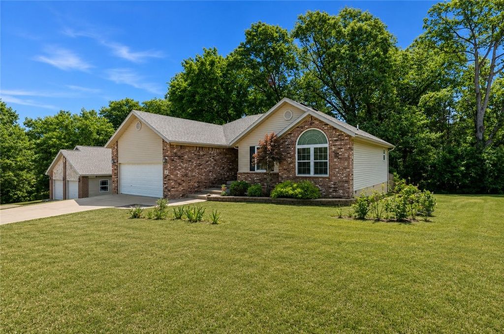 2 Mills Drive, Bella Vista, AR 72714