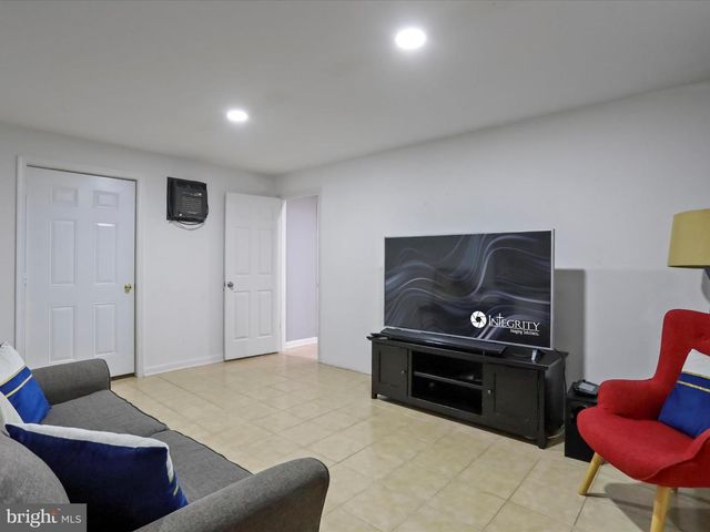 930 WAYNE DR, Winchester, VA 22601