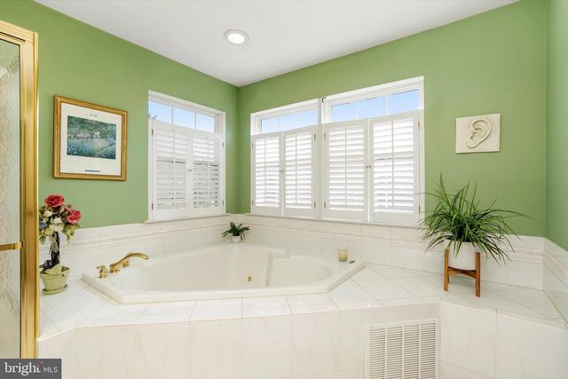 1 SOMERSET CT, Allentown, NJ 08501