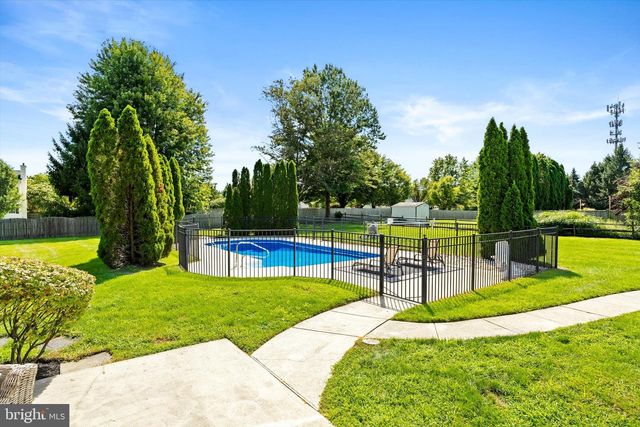 1 SOMERSET CT, Allentown, NJ 08501