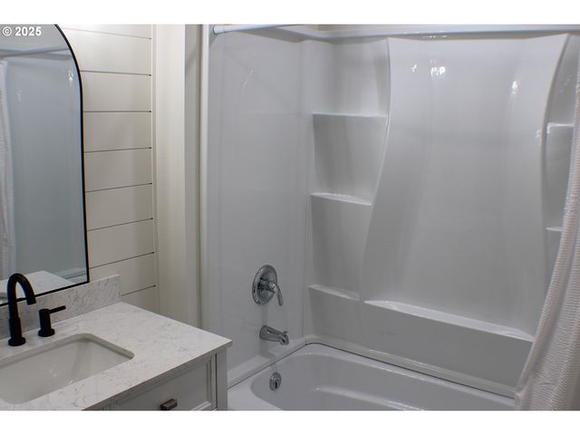 3450 SHOESTRING Rd, Riddle, OR 97469