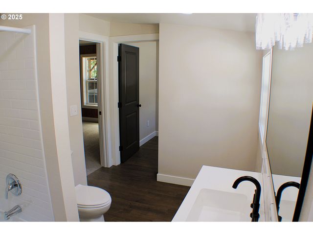 3450 SHOESTRING Rd, Riddle, OR 97469