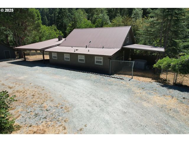 3450 SHOESTRING Rd, Riddle, OR 97469