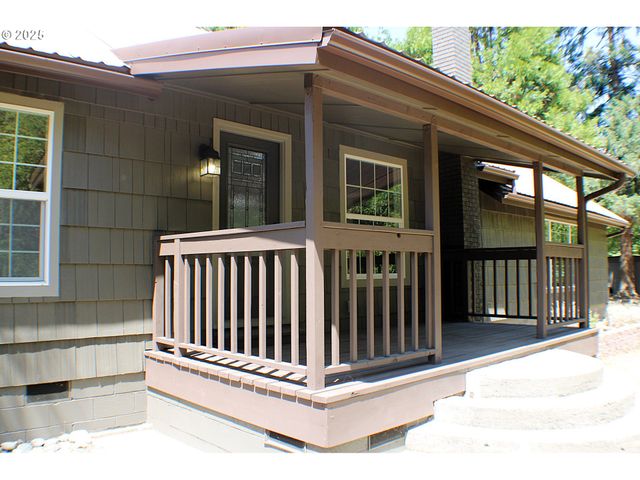 3450 SHOESTRING Rd, Riddle, OR 97469