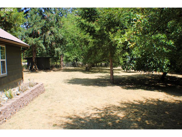 3450 SHOESTRING Rd, Riddle, OR 97469