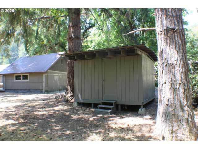 3450 SHOESTRING Rd, Riddle, OR 97469