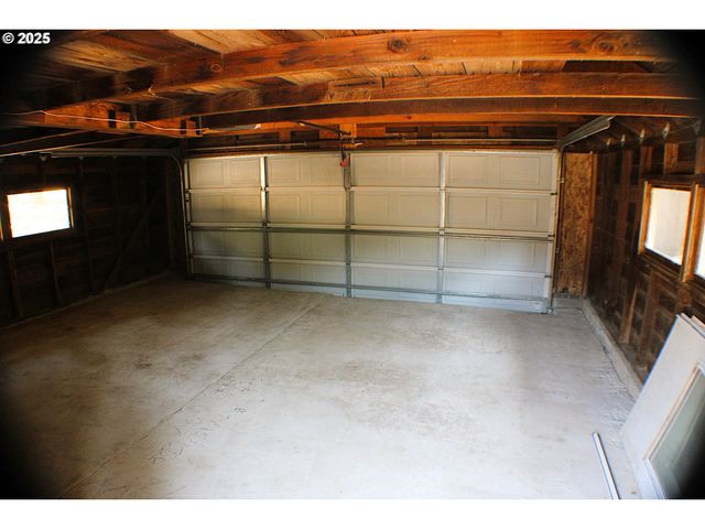 3450 SHOESTRING Rd, Riddle, OR 97469