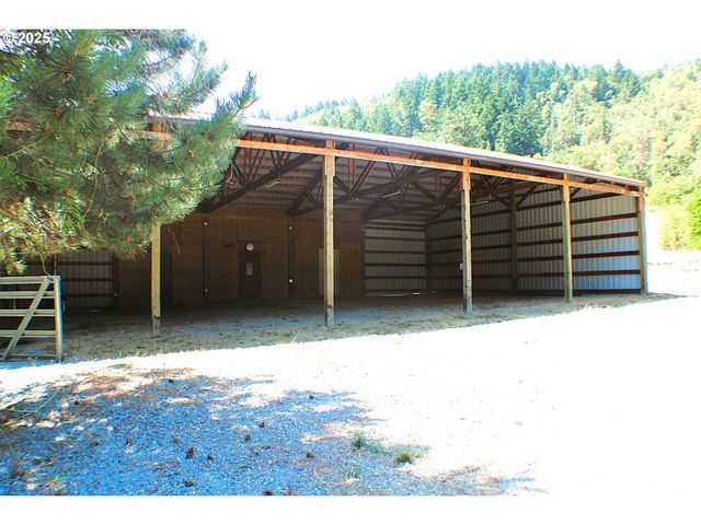 3450 SHOESTRING Rd, Riddle, OR 97469