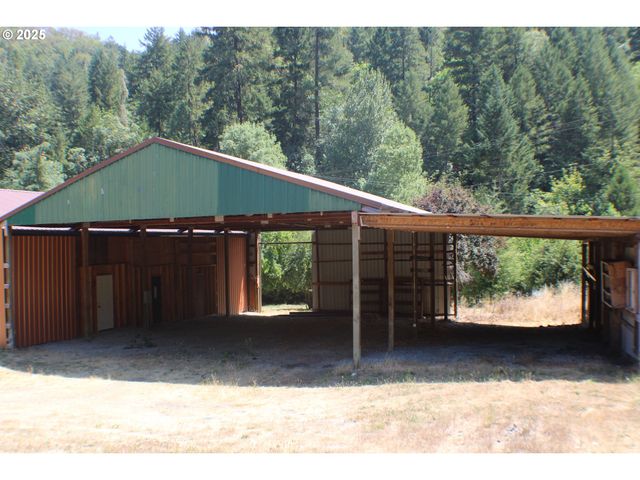 3450 SHOESTRING Rd, Riddle, OR 97469
