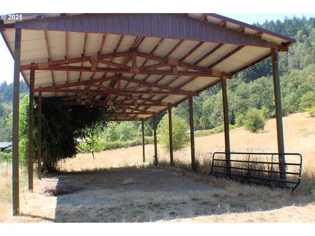3450 SHOESTRING Rd, Riddle, OR 97469