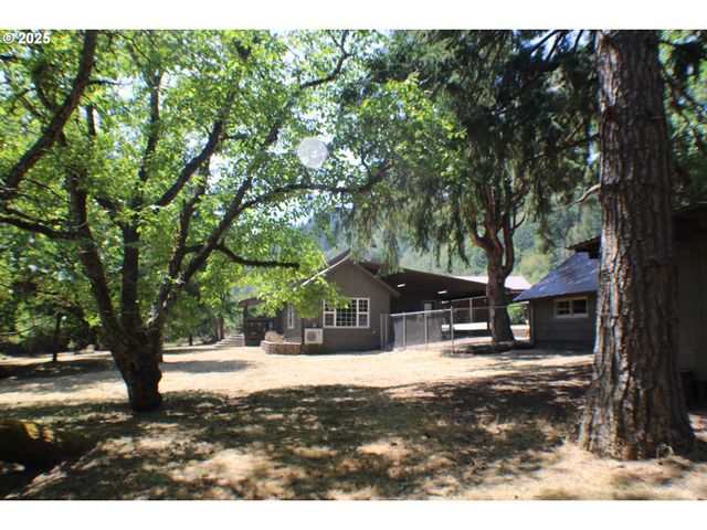 3450 SHOESTRING Rd, Riddle, OR 97469