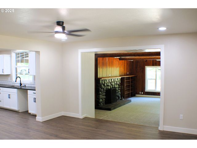 3450 SHOESTRING Rd, Riddle, OR 97469