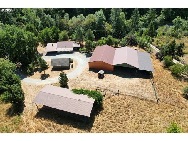 3450 SHOESTRING Rd, Riddle, OR 97469