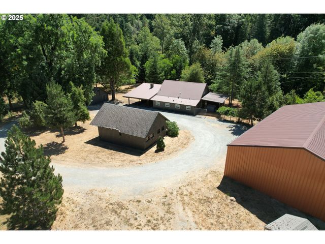 3450 SHOESTRING Rd, Riddle, OR 97469
