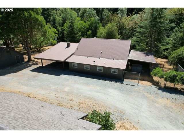 3450 SHOESTRING Rd, Riddle, OR 97469
