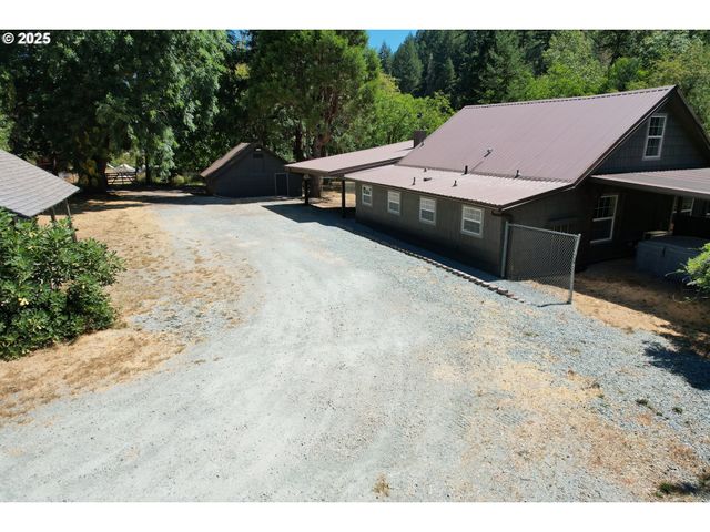3450 SHOESTRING Rd, Riddle, OR 97469