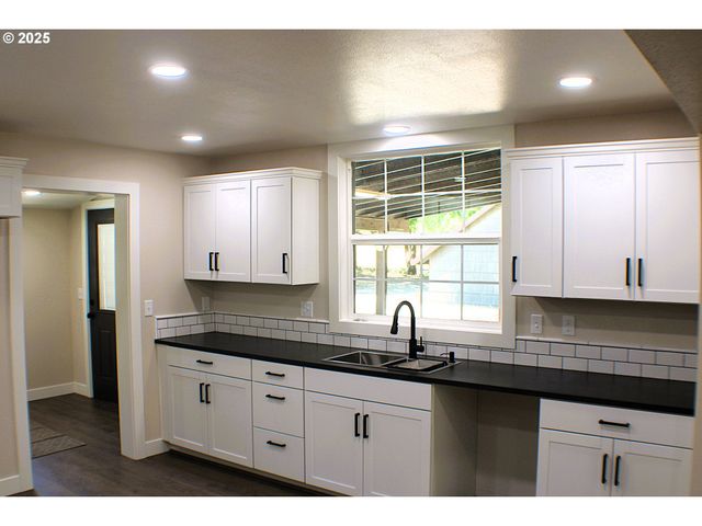 3450 SHOESTRING Rd, Riddle, OR 97469