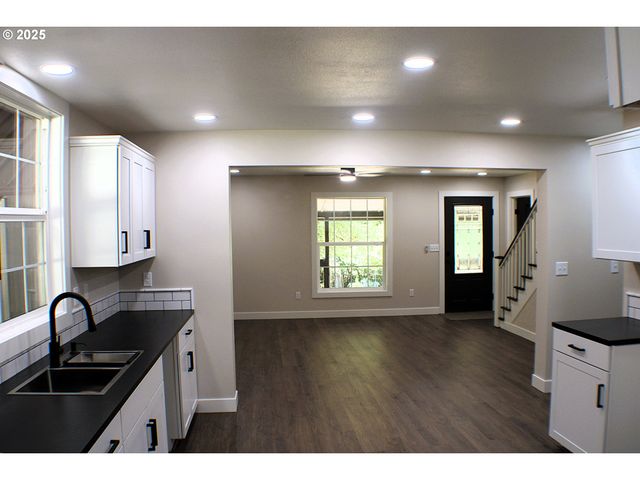 3450 SHOESTRING Rd, Riddle, OR 97469