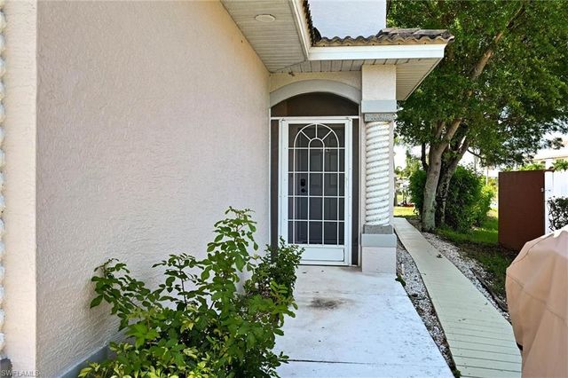 732 Victoria DR 4, Cape Coral, FL 33904