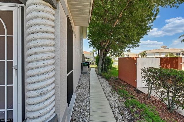 732 Victoria DR 4, Cape Coral, FL 33904