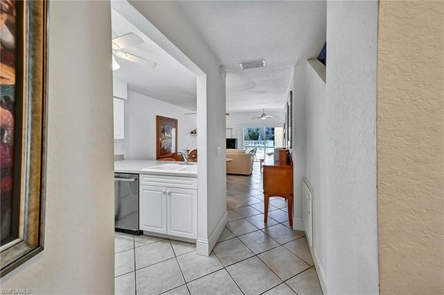 732 Victoria DR 4, Cape Coral, FL 33904