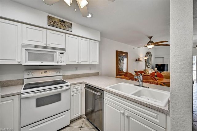 732 Victoria DR 4, Cape Coral, FL 33904