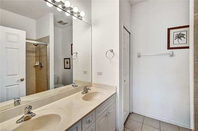 732 Victoria DR 4, Cape Coral, FL 33904