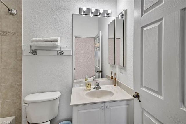 732 Victoria DR 4, Cape Coral, FL 33904
