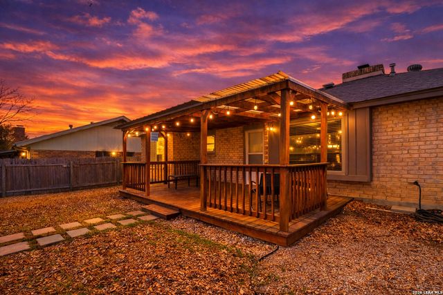 6422 Ridge Circle Dr, San Antonio, TX 78233