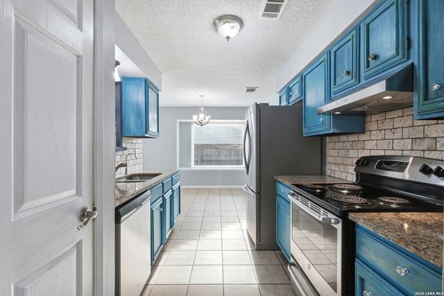 6422 Ridge Circle Dr, San Antonio, TX 78233