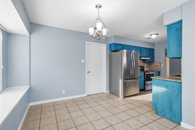 6422 Ridge Circle Dr, San Antonio, TX 78233