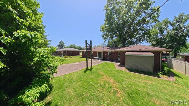 109 Winchester Drive, Belleville, IL 62223