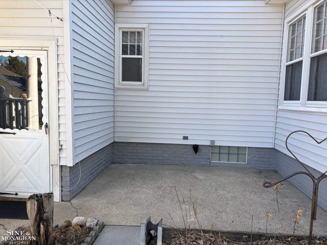 1609 Saint Clair River Drive, Algonac, MI 48001