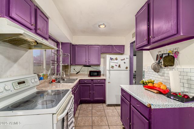 8225 W EARLL Drive, Phoenix, AZ 85033