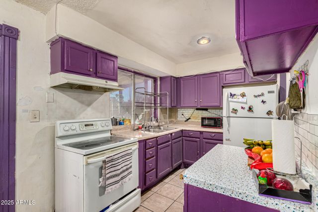 8225 W EARLL Drive, Phoenix, AZ 85033