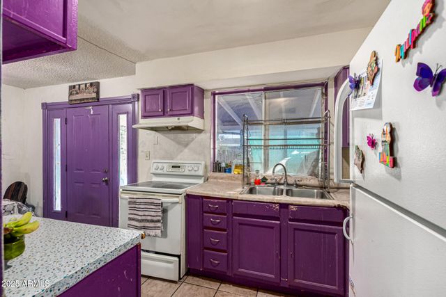 8225 W EARLL Drive, Phoenix, AZ 85033