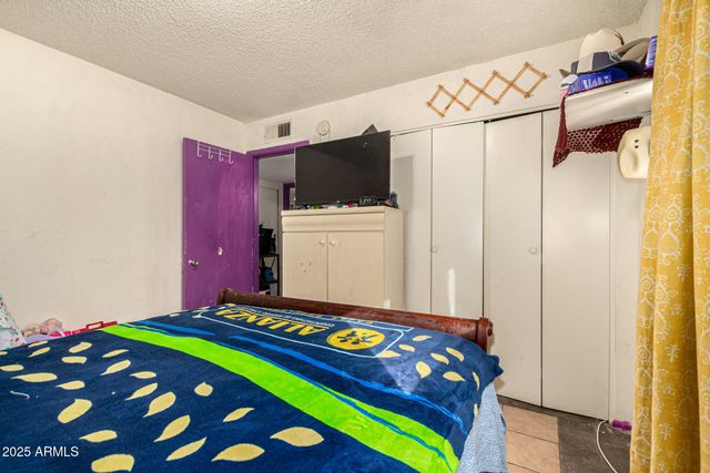 8225 W EARLL Drive, Phoenix, AZ 85033