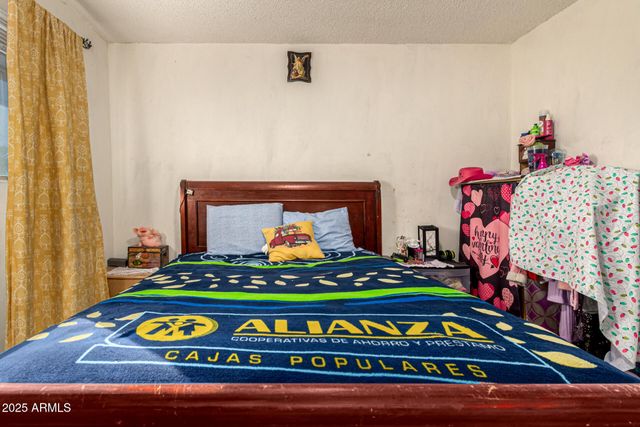 8225 W EARLL Drive, Phoenix, AZ 85033