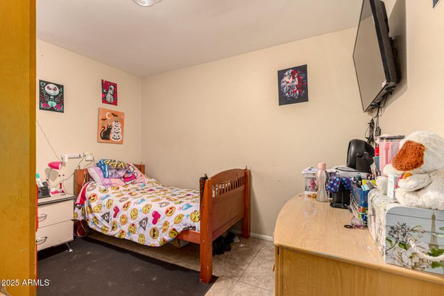 8225 W EARLL Drive, Phoenix, AZ 85033