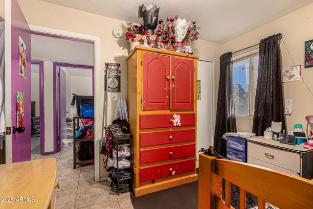 8225 W EARLL Drive, Phoenix, AZ 85033