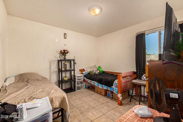 8225 W EARLL Drive, Phoenix, AZ 85033