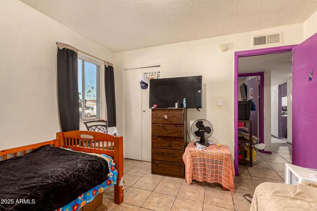 8225 W EARLL Drive, Phoenix, AZ 85033