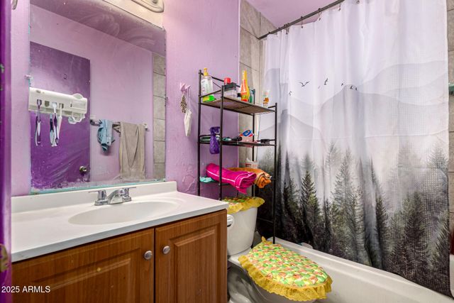 8225 W EARLL Drive, Phoenix, AZ 85033