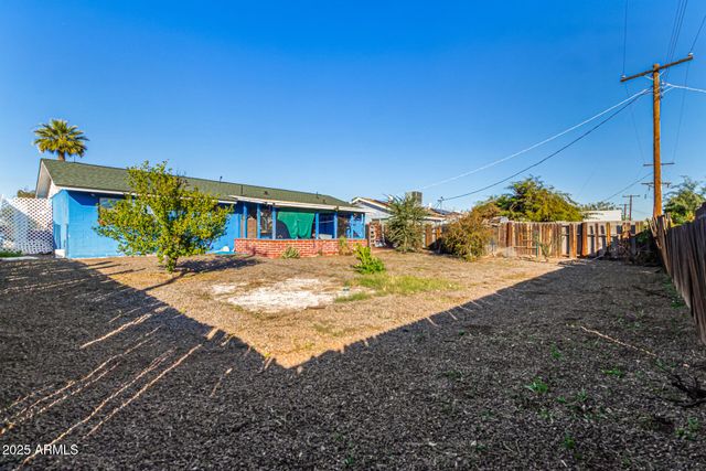 8225 W EARLL Drive, Phoenix, AZ 85033