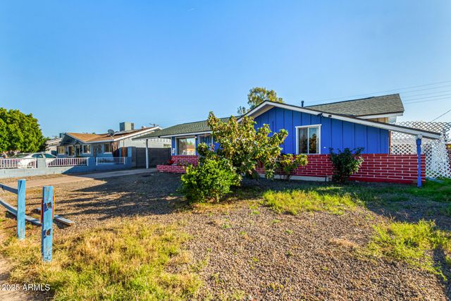 8225 W EARLL Drive, Phoenix, AZ 85033