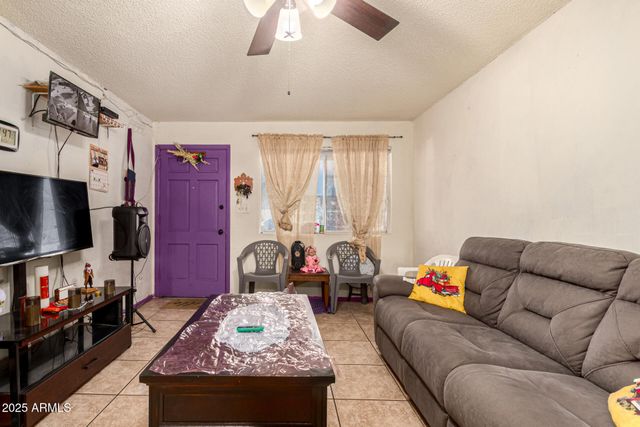 8225 W EARLL Drive, Phoenix, AZ 85033