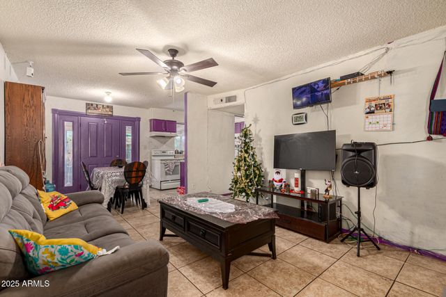 8225 W EARLL Drive, Phoenix, AZ 85033