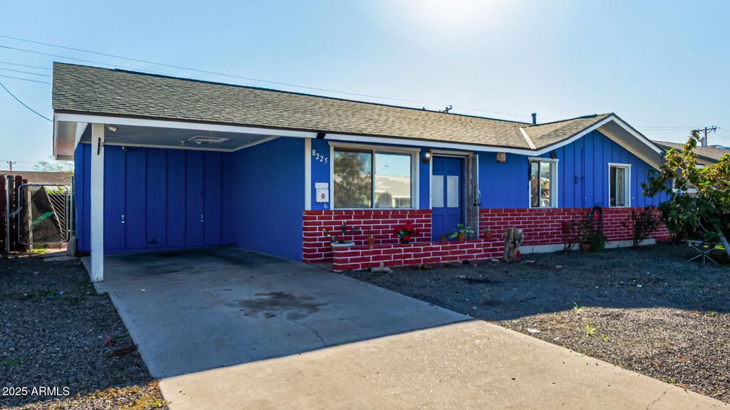 8225 W EARLL Drive, Phoenix, AZ 85033