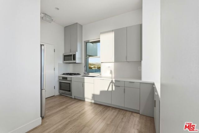 1100 Alta Loma Road 602, West Hollywood, CA 90069
